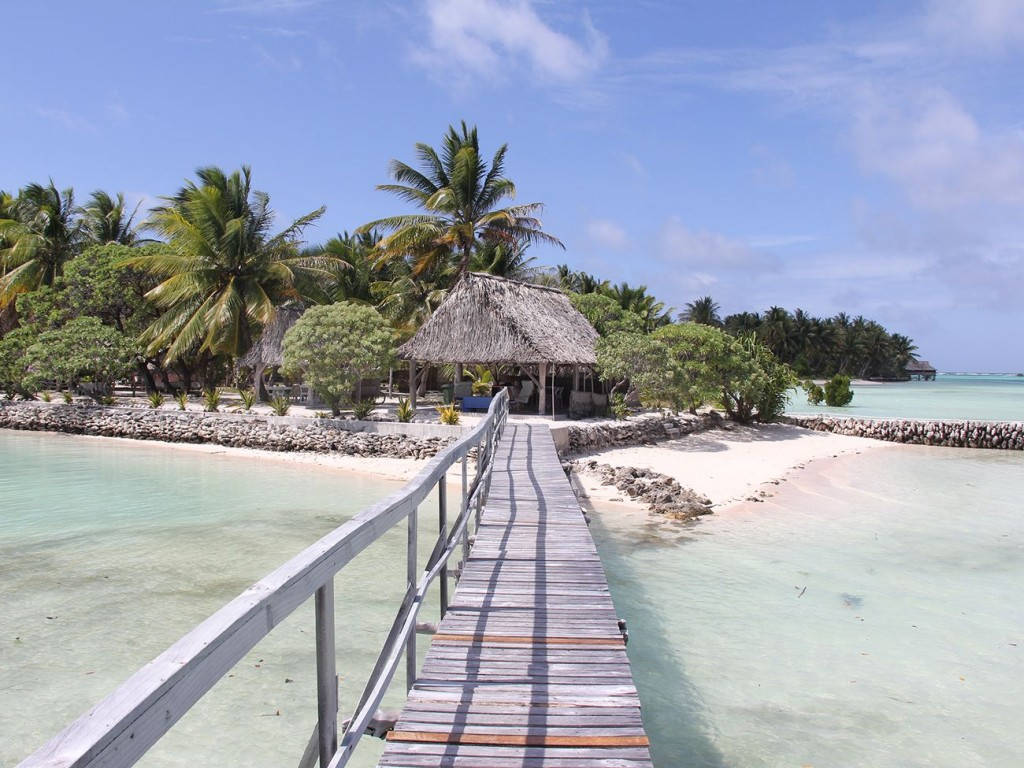 Kiribati Tabon Te Keekee Lodge Background