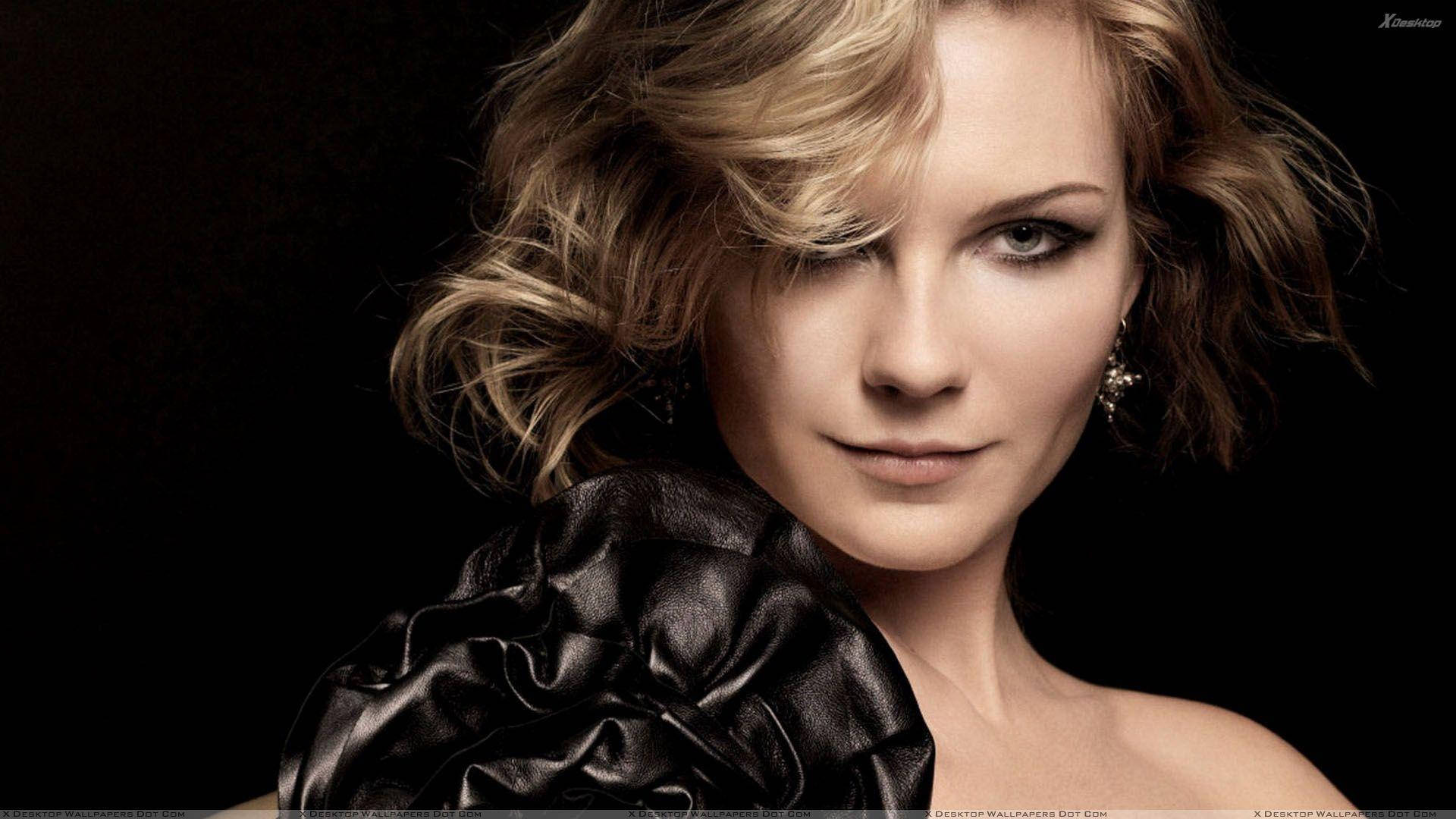 Kirsten Dunst Elegant Background