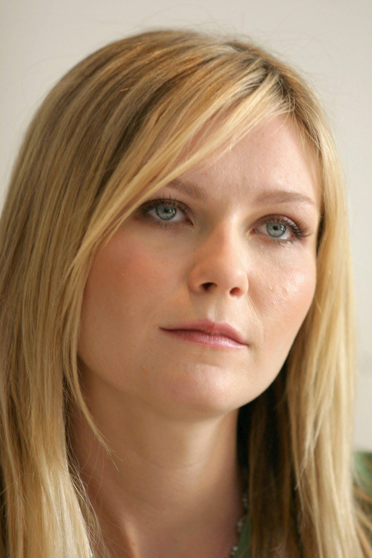 Kirsten Dunst Portrait Background