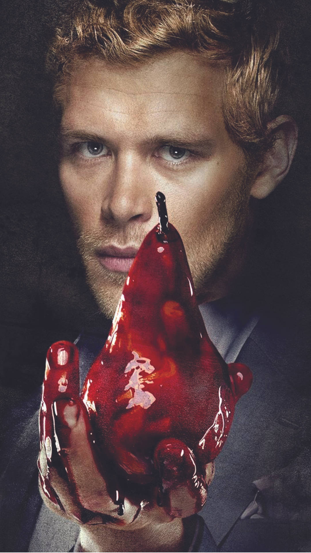 Klaus Mikaelson With A Bloody Pear Background