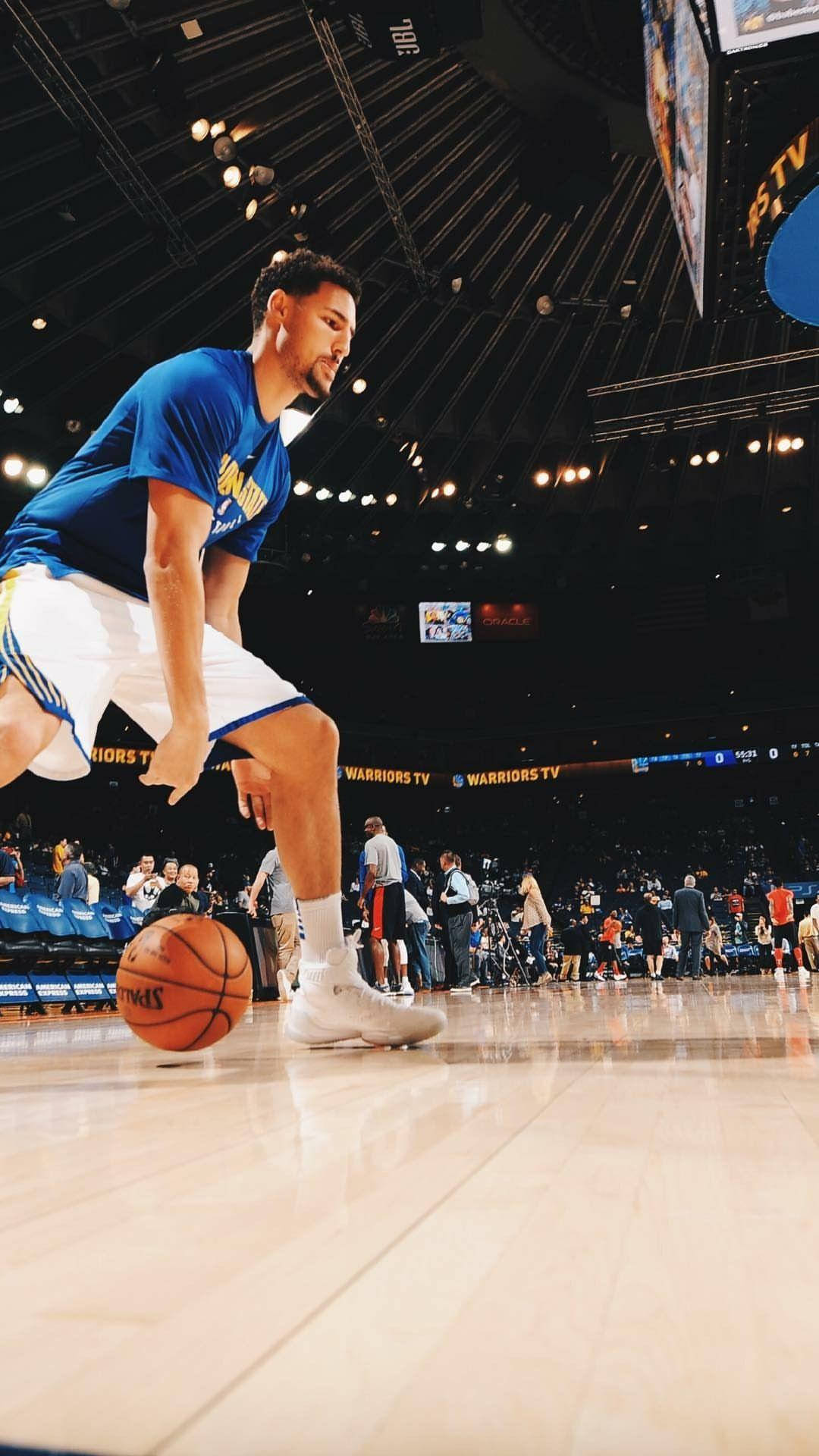 Klay Thompson Great Handles Background