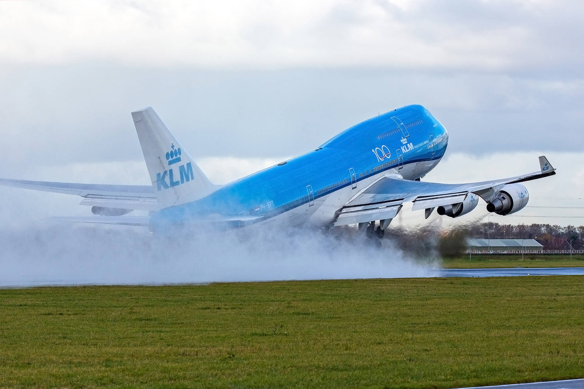 Klm Cargo Plane Ascending Background