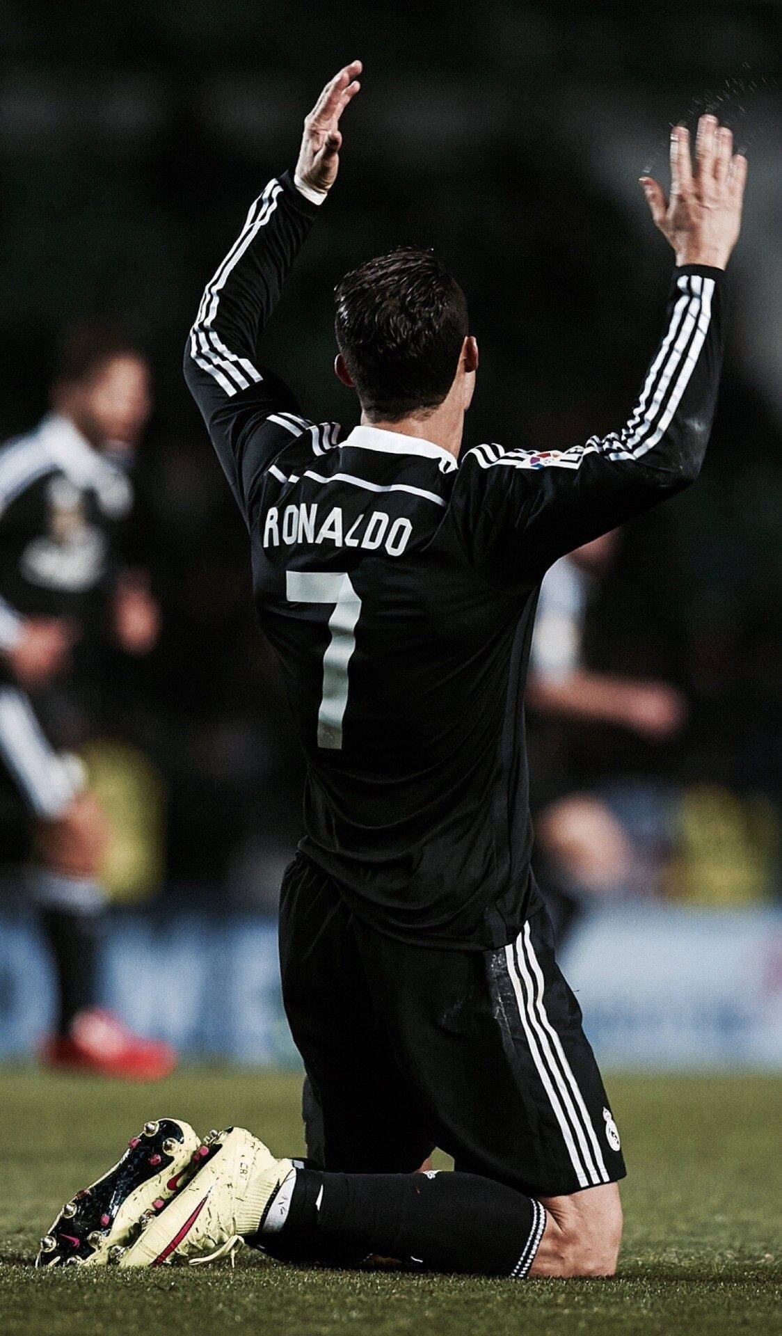 Kneeling Cristiano Ronaldo Iphone Background