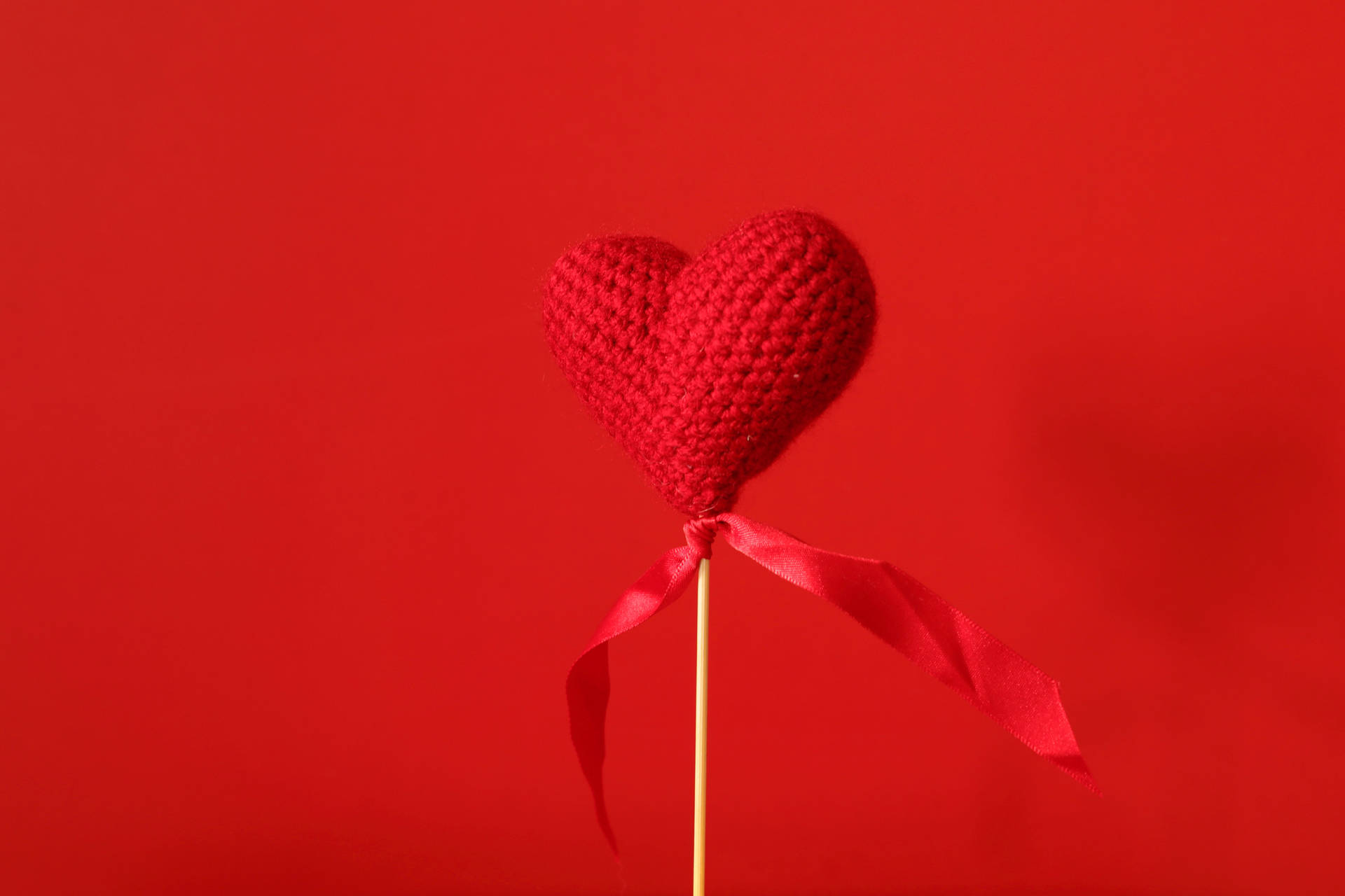 Knitted Aesthetic Heart On A Stick Background