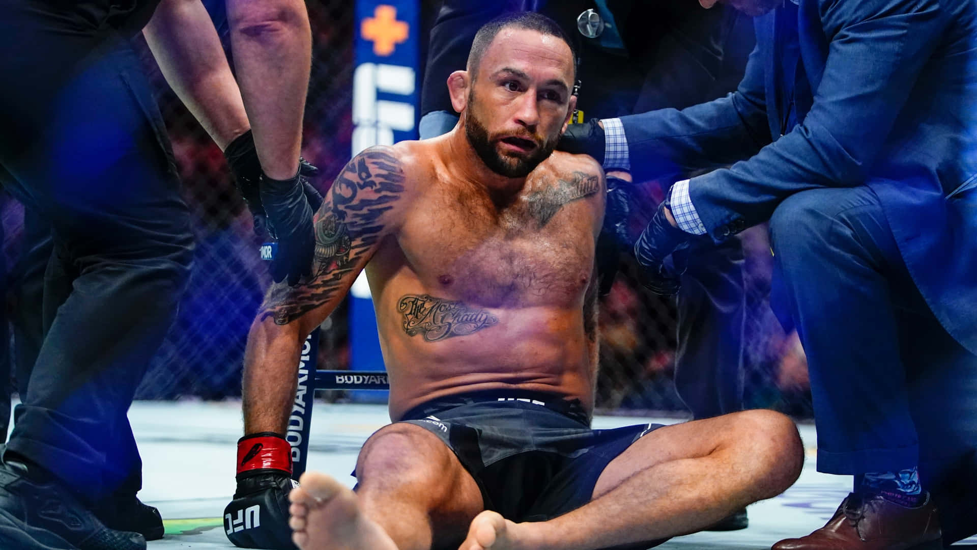 Knocked Out American Ufc Fighter Frankie Edgar Background