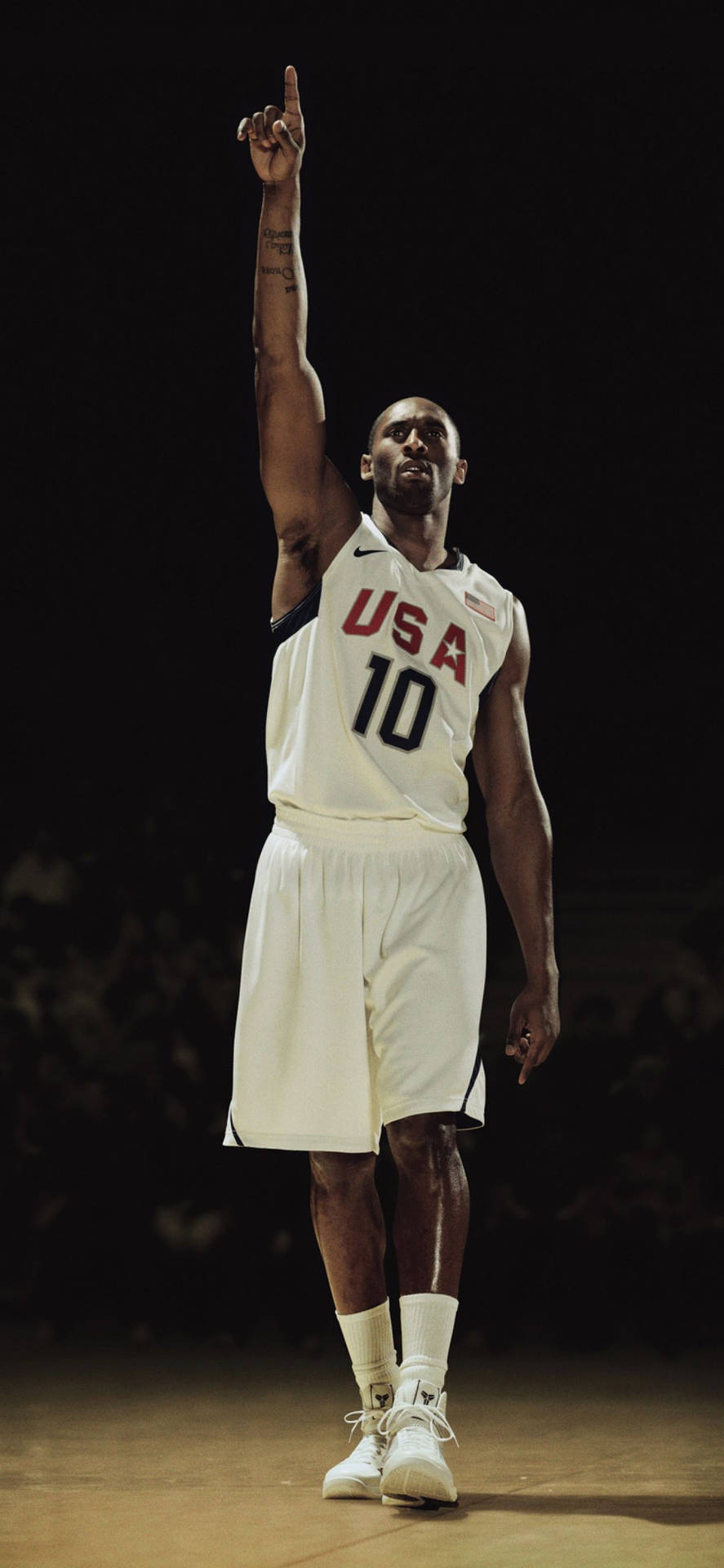 Kobe Bryant Smiling With His Iconic Iphone Background