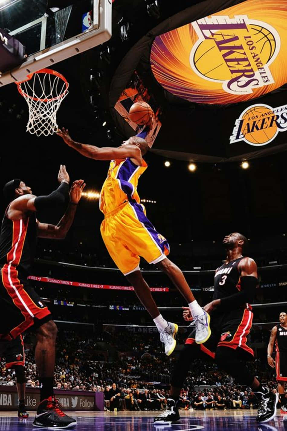 Kobe Dunking Lakers Background