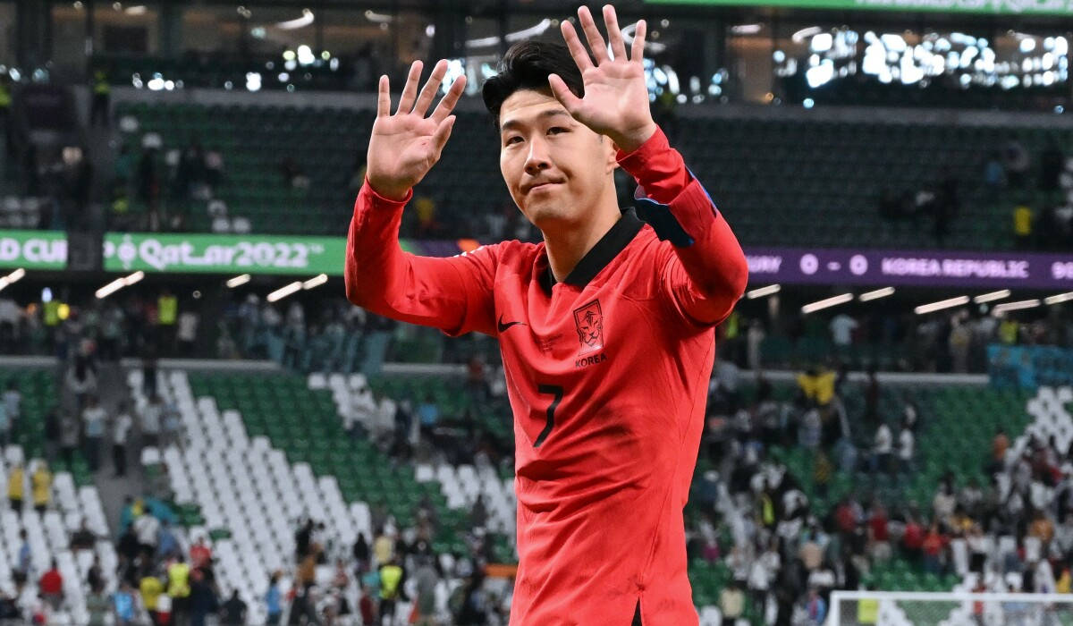 Korea Republic National Football Team Heung-min Wave Background