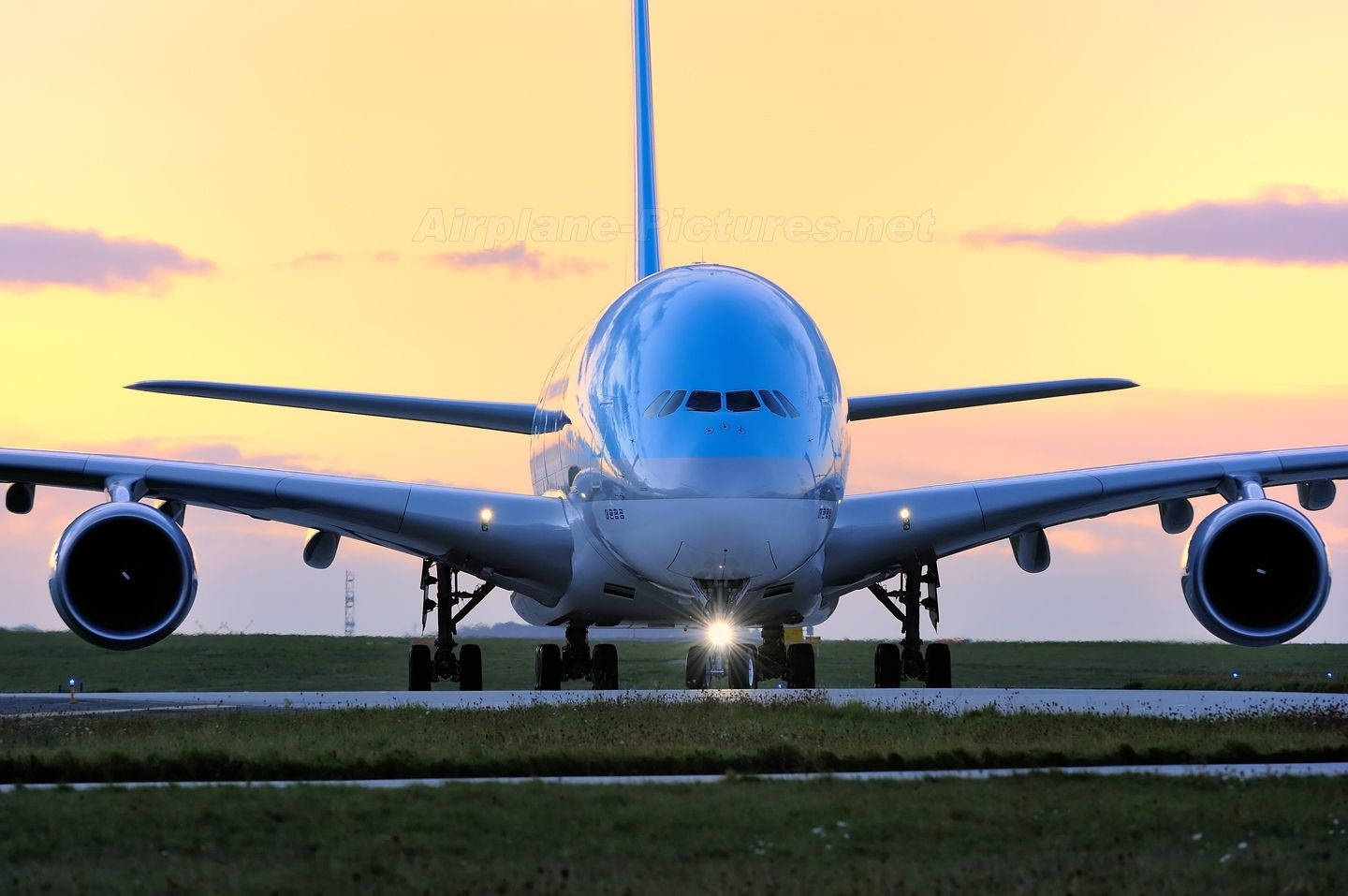 Korean Air Airbus A380 Wide-body Background