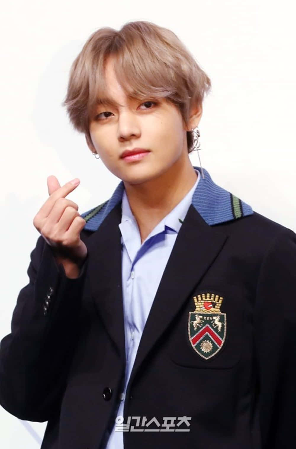 Korean Artist V Bts Finger Heart Background