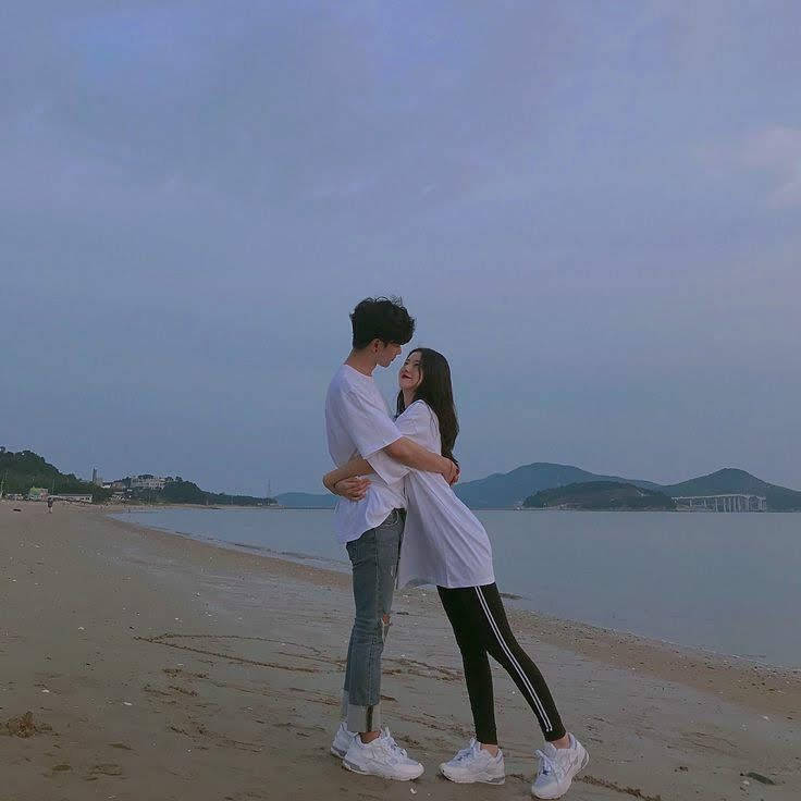 Korean Couple On The Beach Background