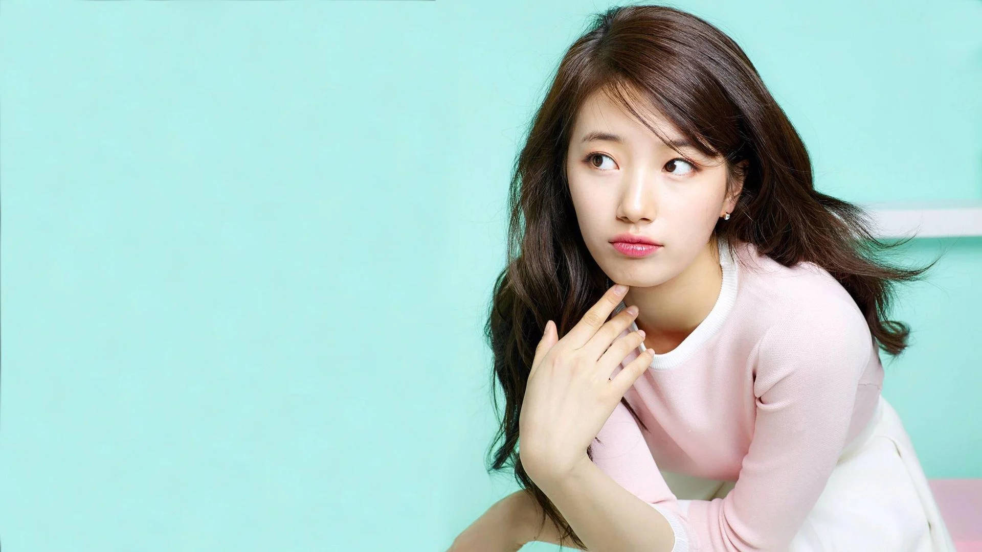 Korean Drama Star Bae Suzy Background