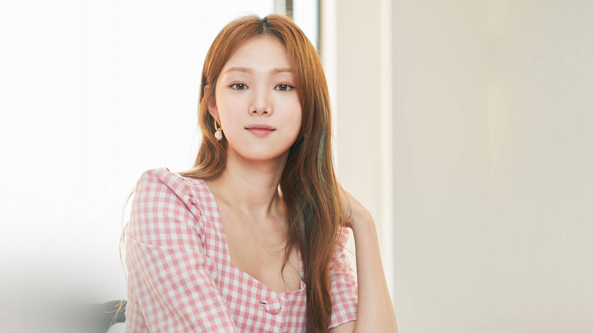 Korean Girl Lee Sung-kyung Background