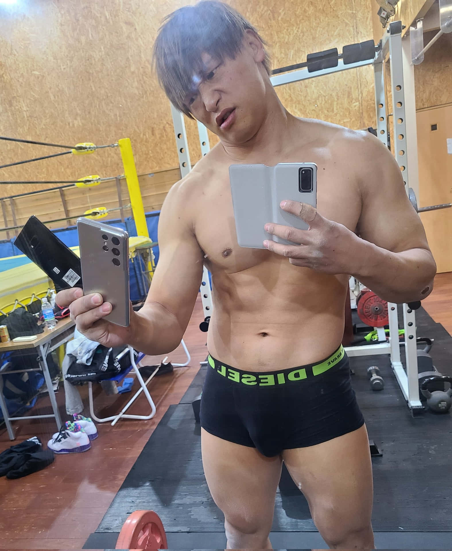 Kota Ibushi In The Gym Background