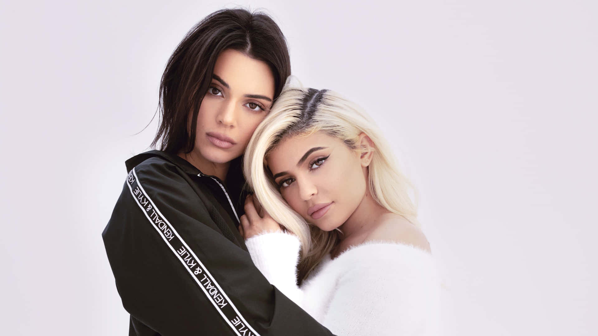 Kourtney And Kylie Jenner 4k Background