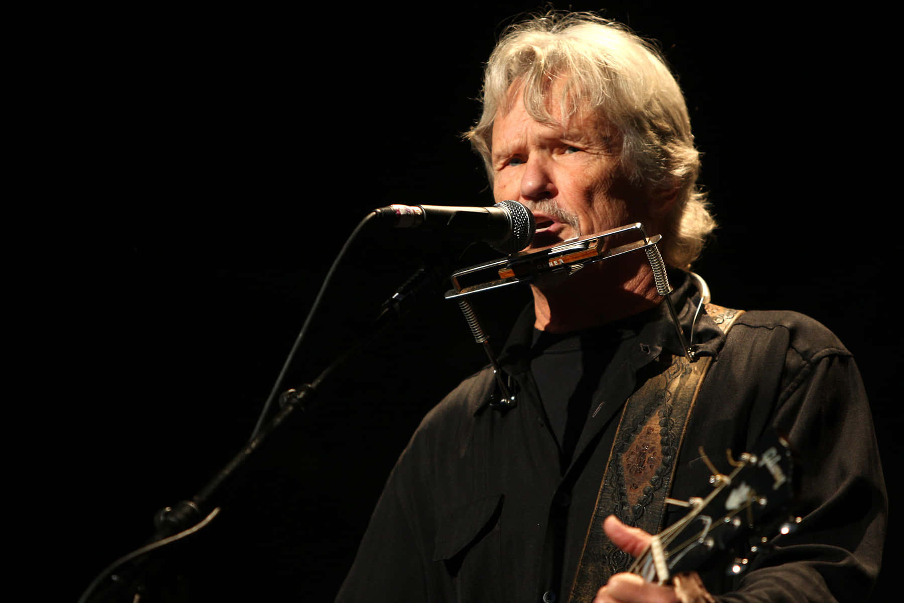 Kris Kristofferson Performing Live Background