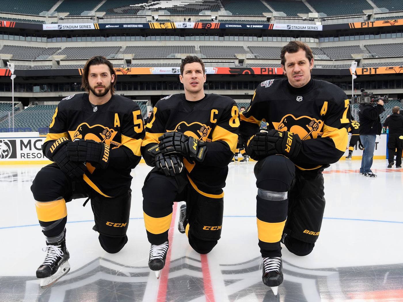 Kris Letang 2019 Nhl Stadium Series Background