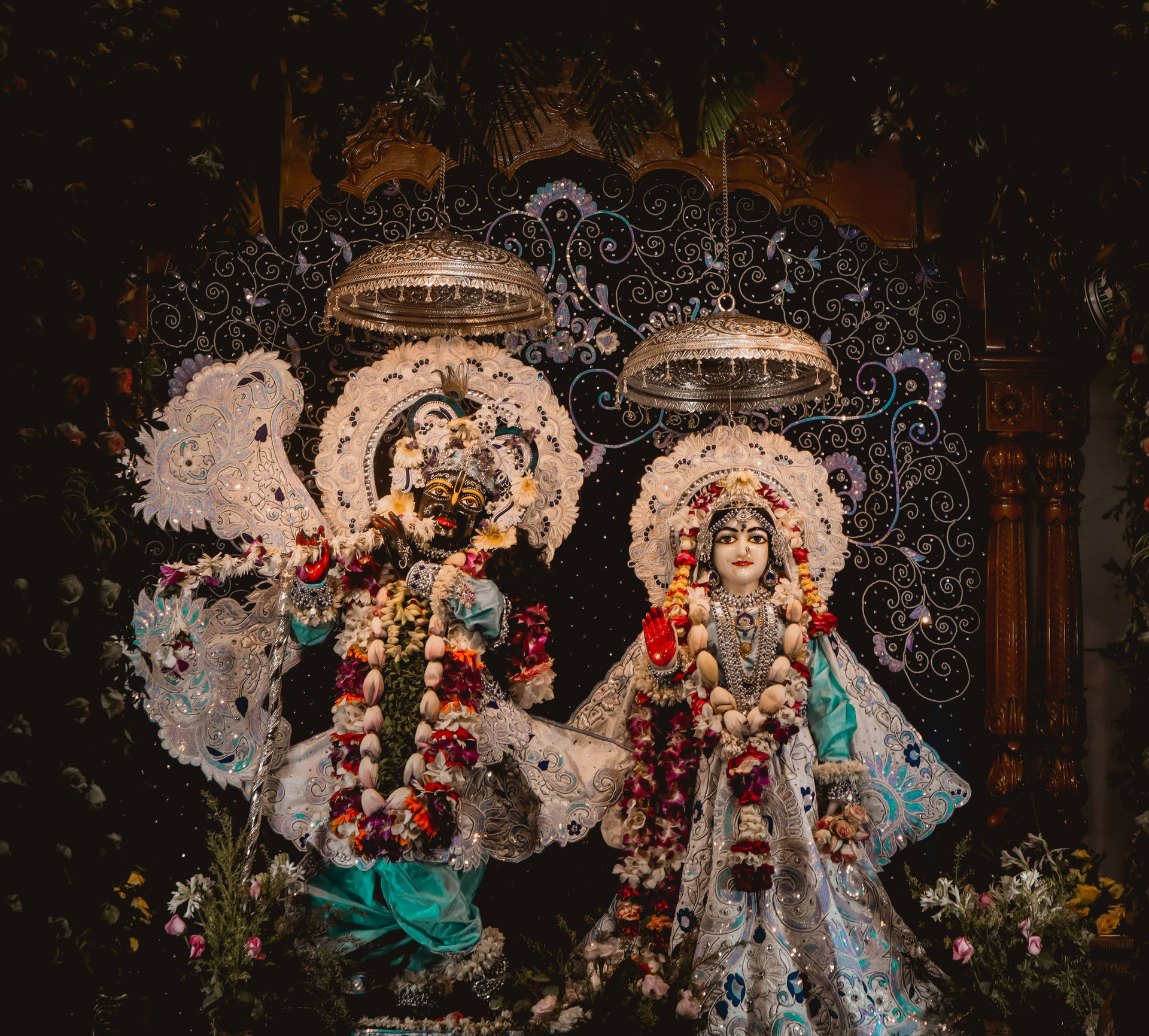 Krishna And Radha Tribute In Iskcon Temple Background