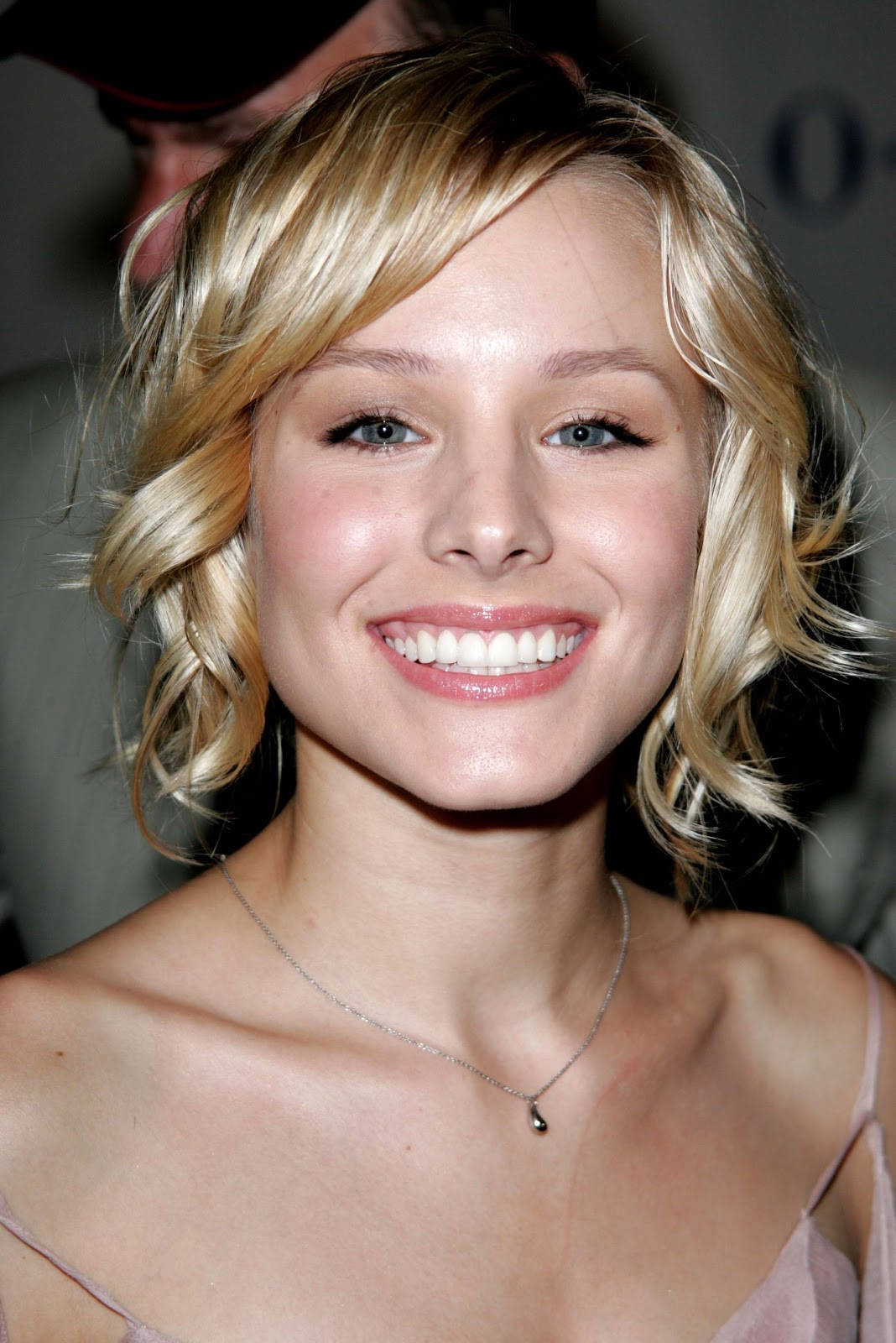 Kristen Bell Cute Smile Background