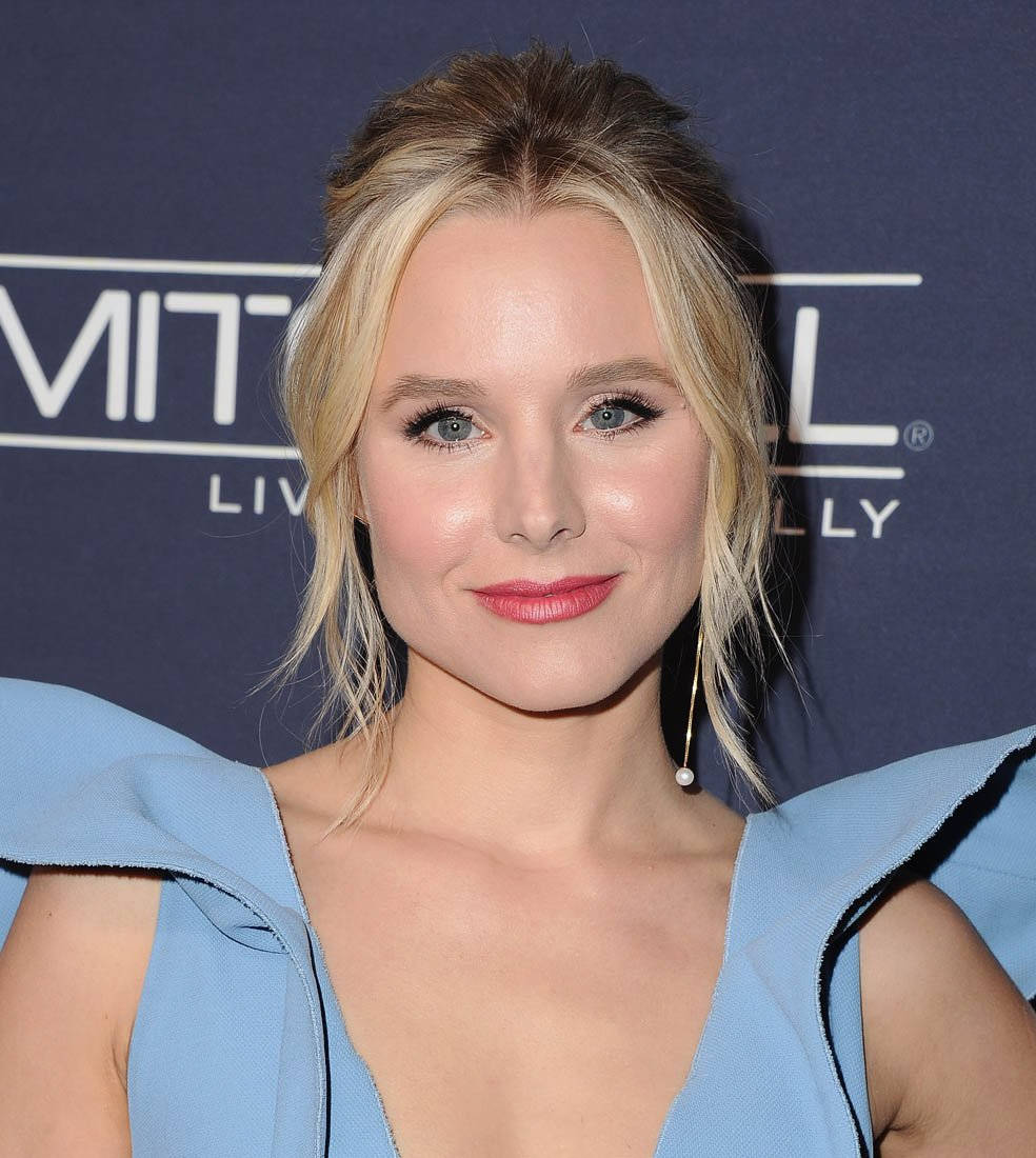 Kristen Bell Glowing At The Baby2baby Gala Background