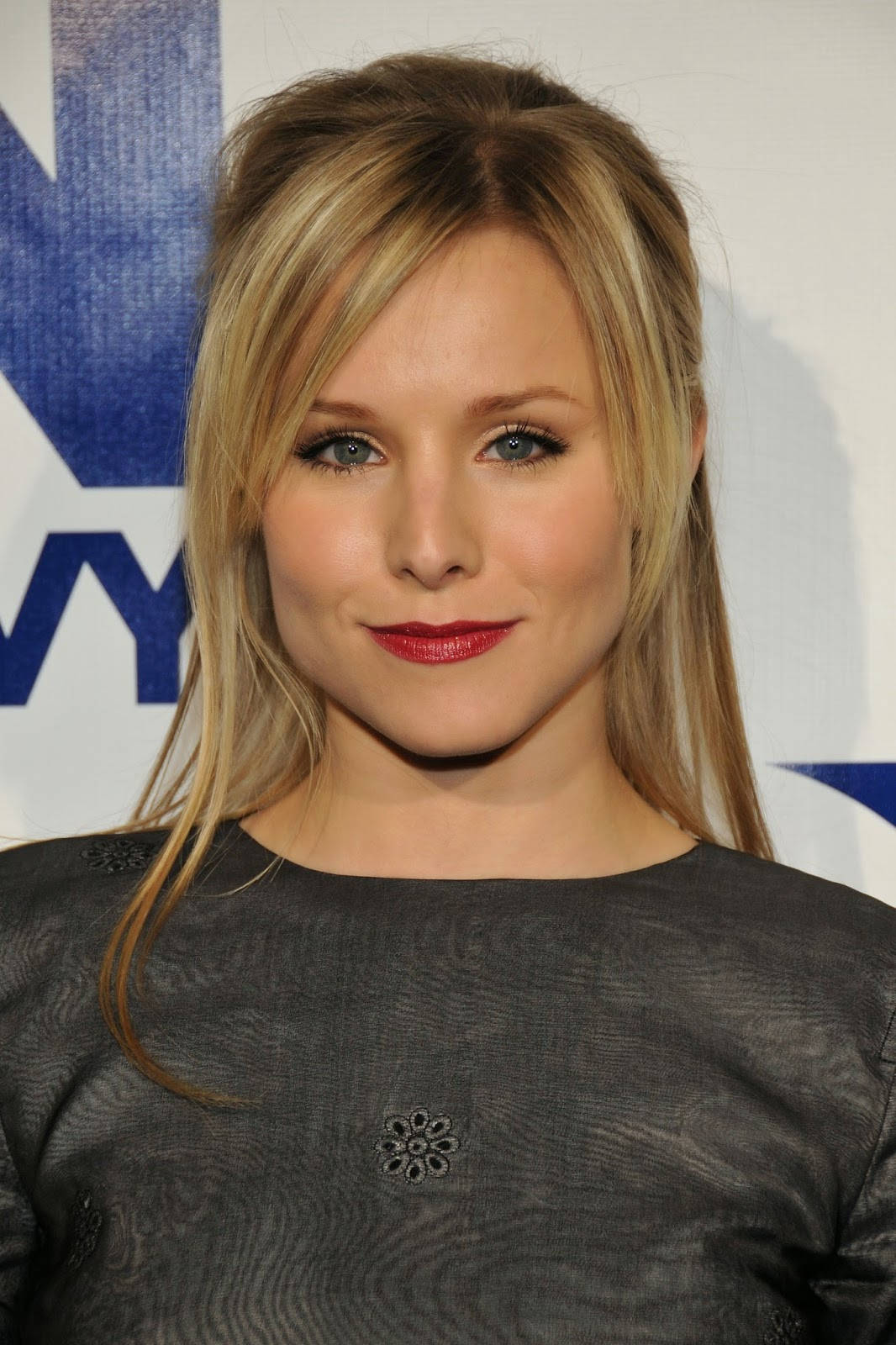 Kristen Bell Silver Gray Dress Background