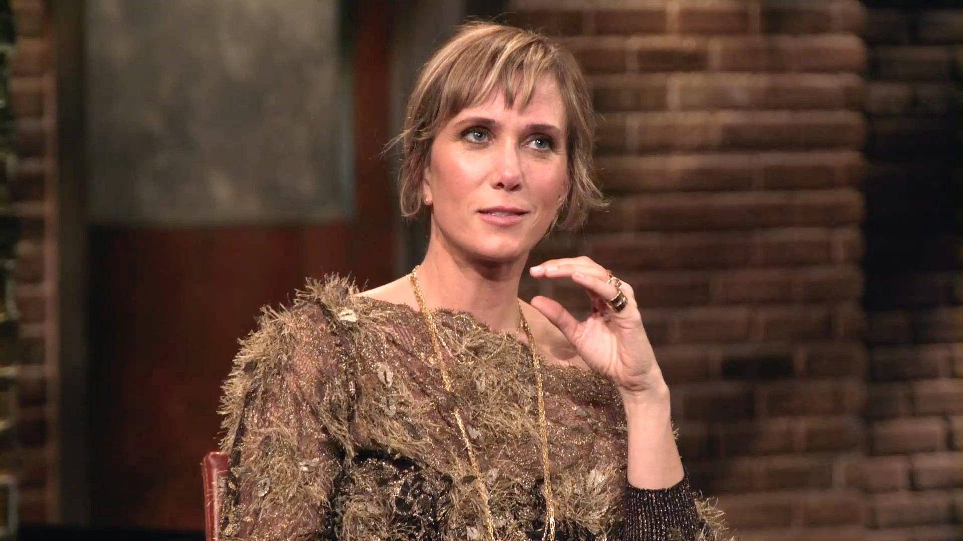 Kristen Wiig Show Interview Background