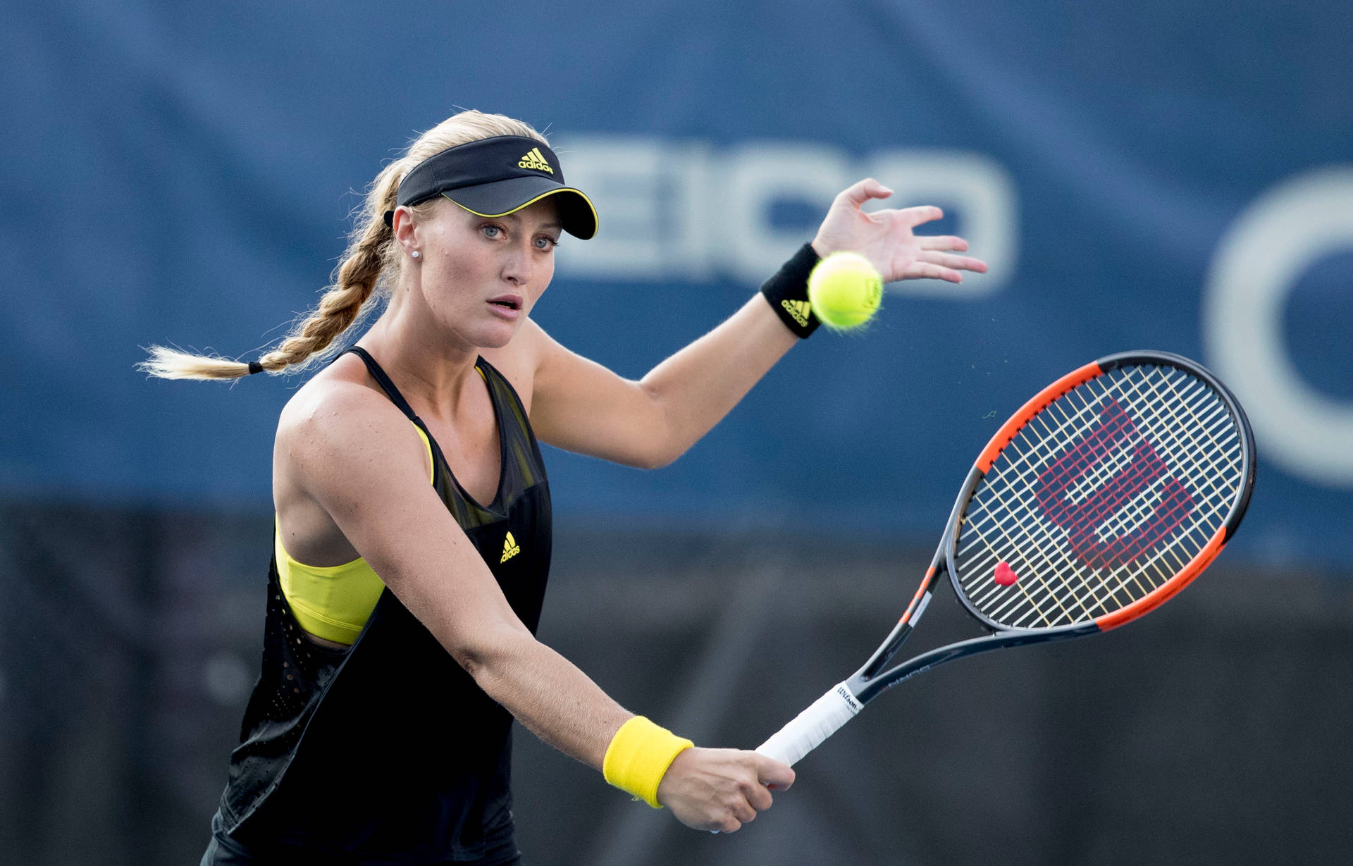 Kristina Mladenovic Serving