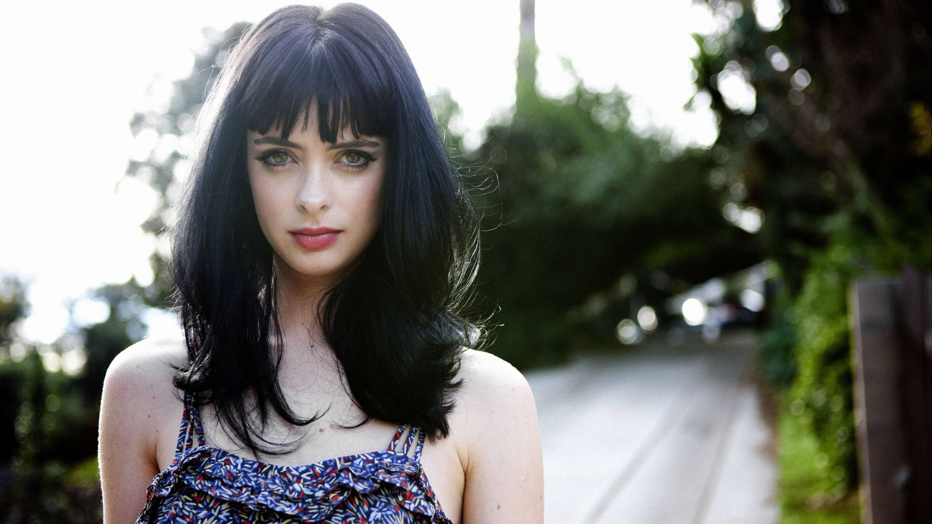 Krysten Ritter With Fringe Hollywood Actress Hd Background