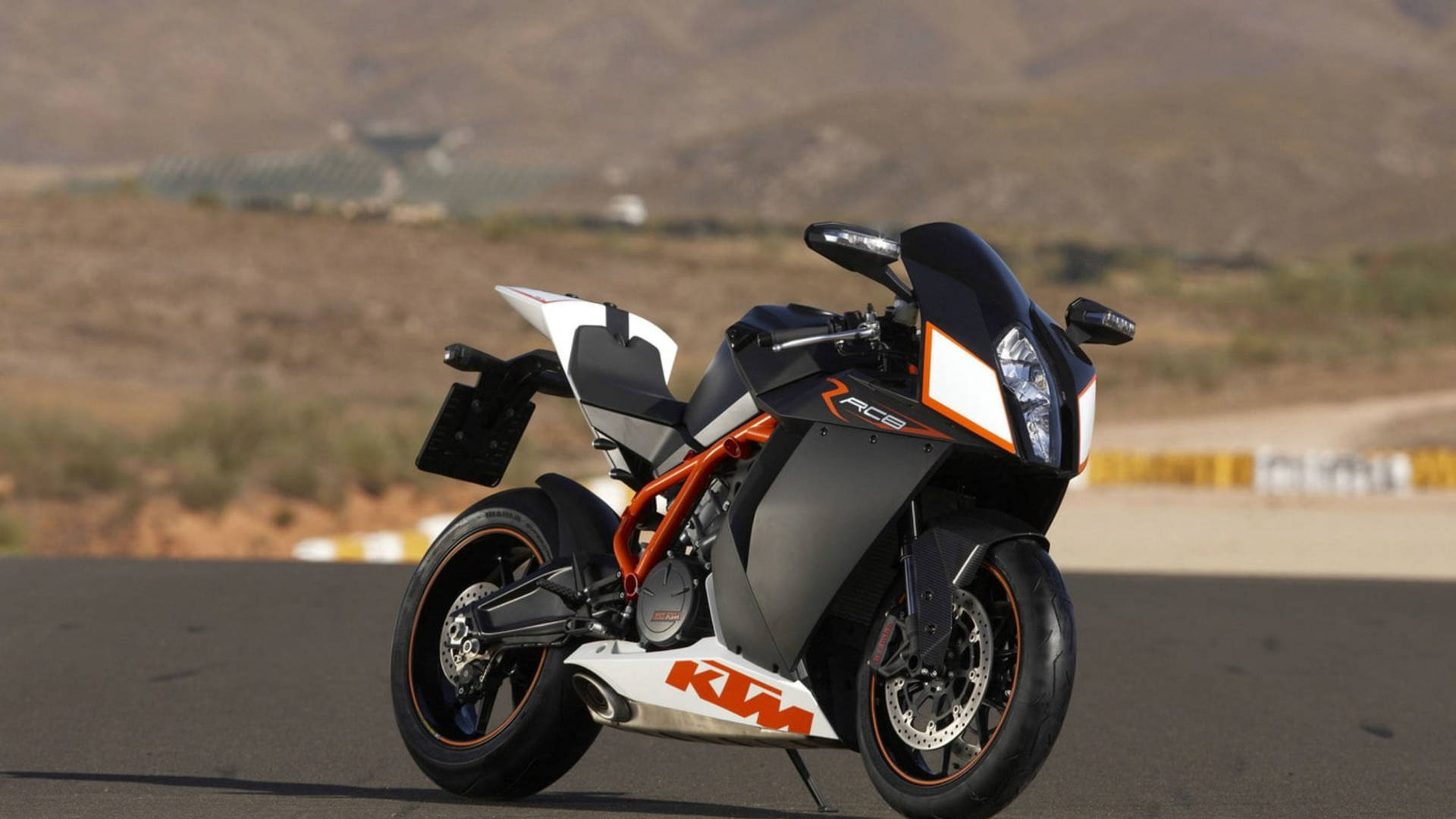 Ktm 4k Bike On Road Background