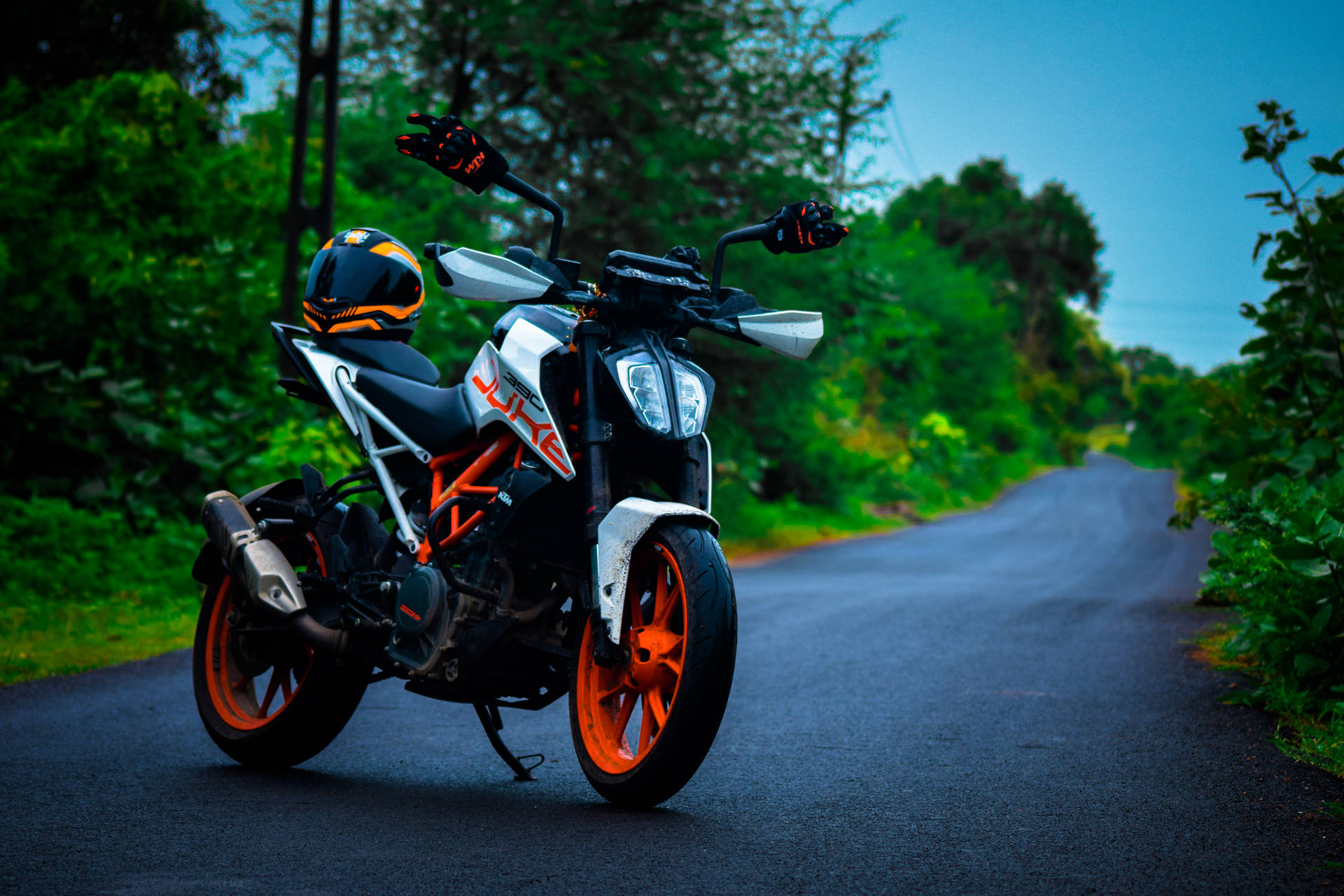 Ktm Duke 200 In A Road Background