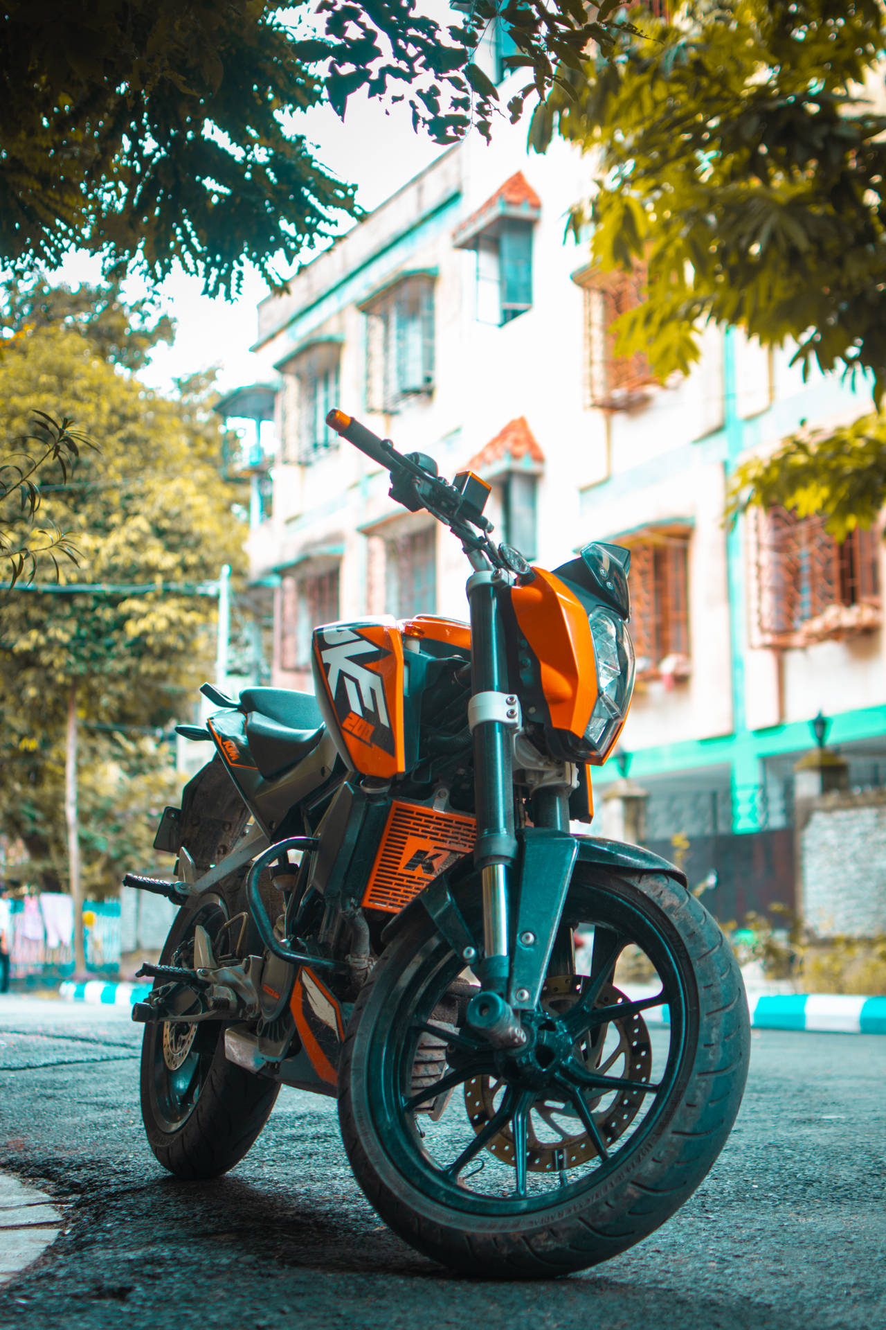 Ktm Duke 200 Near A Building Background