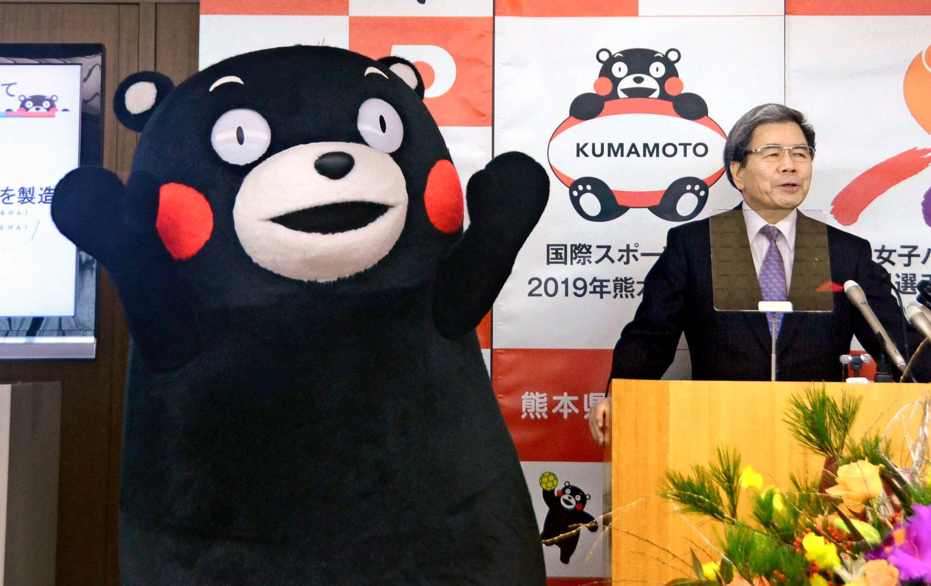 Kumamon With Kumamoto Governor Background