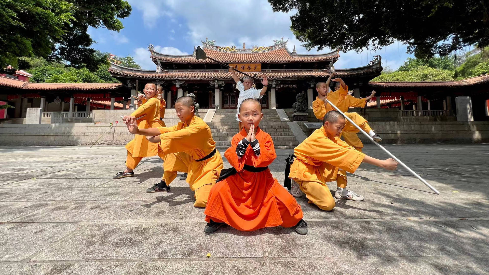 Kung Fu At Quanzhou Shaolin Temple Background