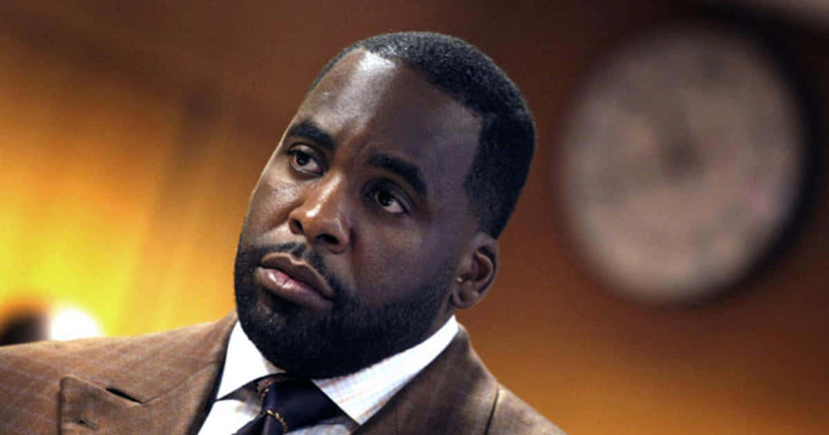 Kwame Kilpatrick Delivering A Speech Background