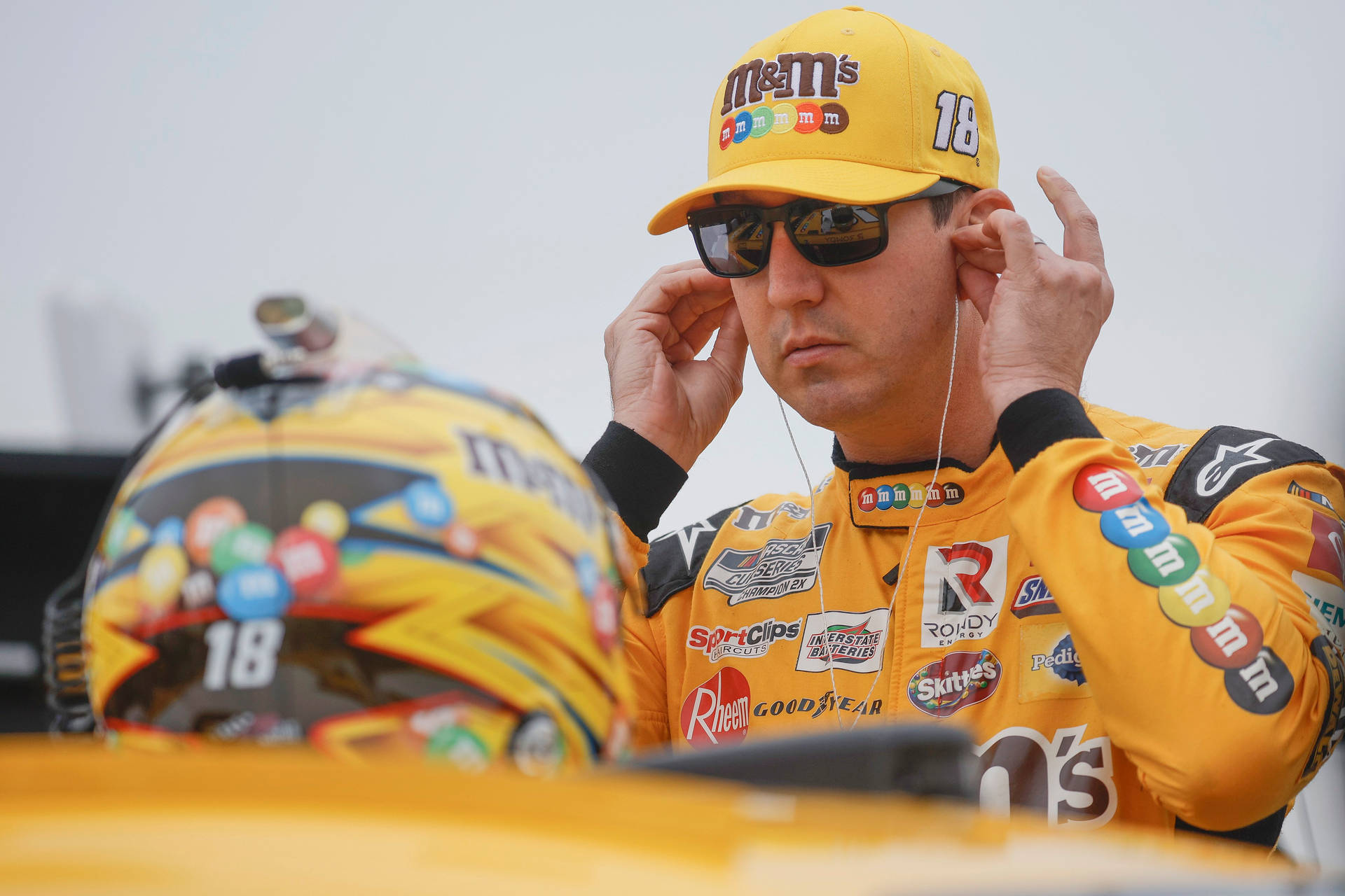 Kyle Busch Getting Ready