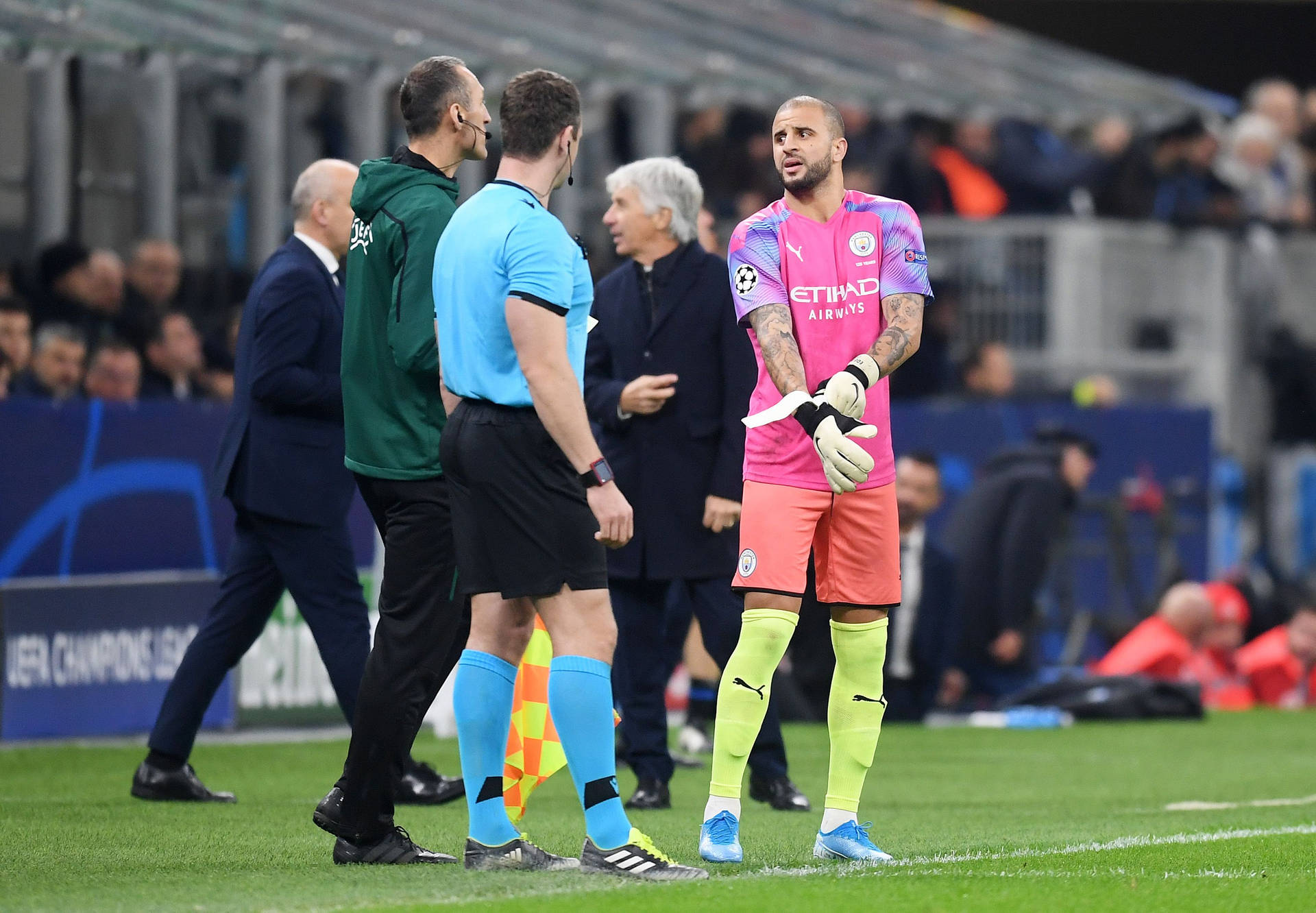 Kyle Walker Talking To Staff