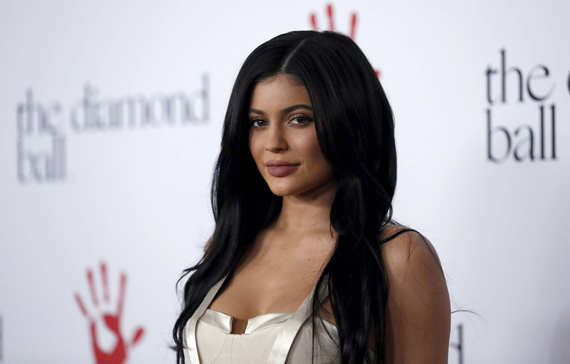 Kylie Jenner Diamond Ball Outfit Background