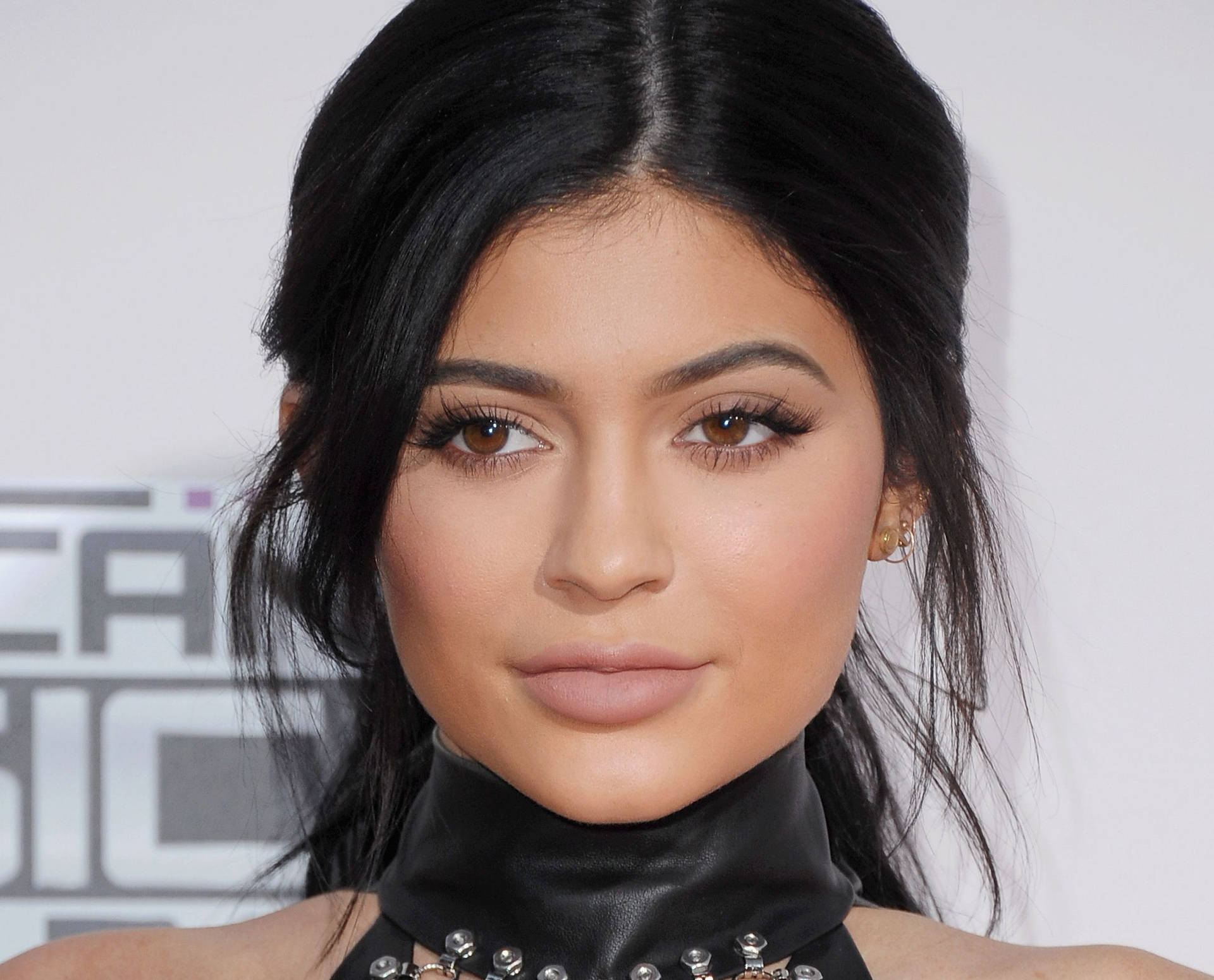 Kylie Jenner In Nude Lipstick