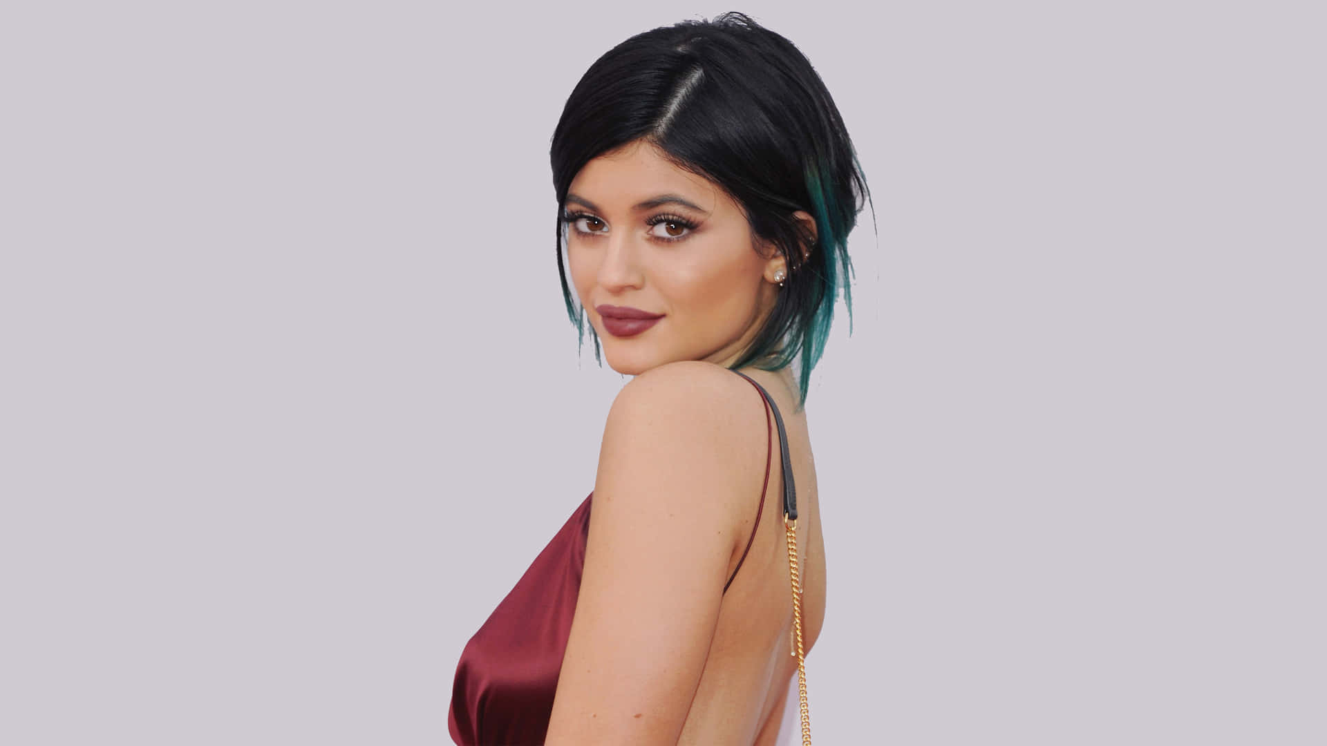 Kylie Jenner Stuns In A Fabulous Pink Outfit Background