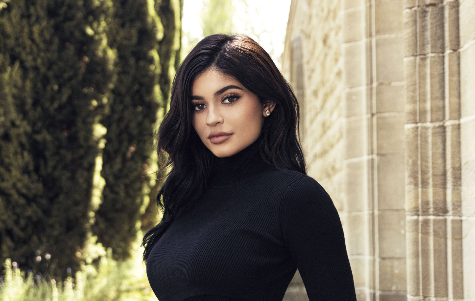 Kylie Jenner Wearing Black Top Background