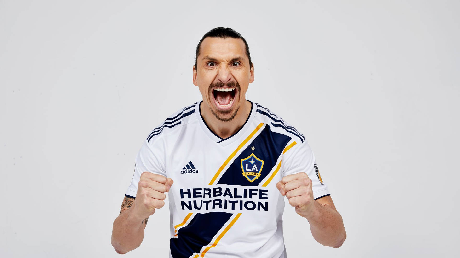 La Galaxy Soccer Player Win Background