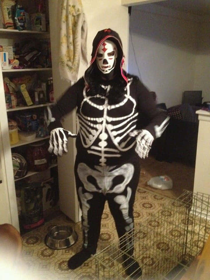 La Parka Costume Pose Background