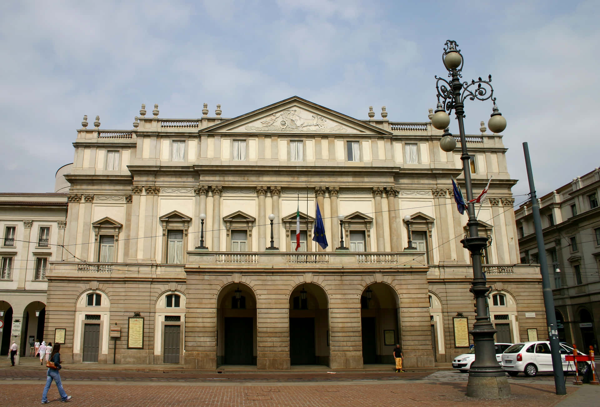 La Scala Opera House Exterior Desktop Background