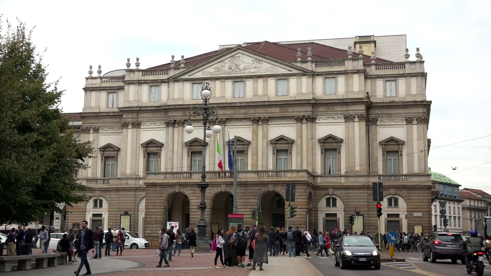 La Scala Opera House From Outside Desktop Background