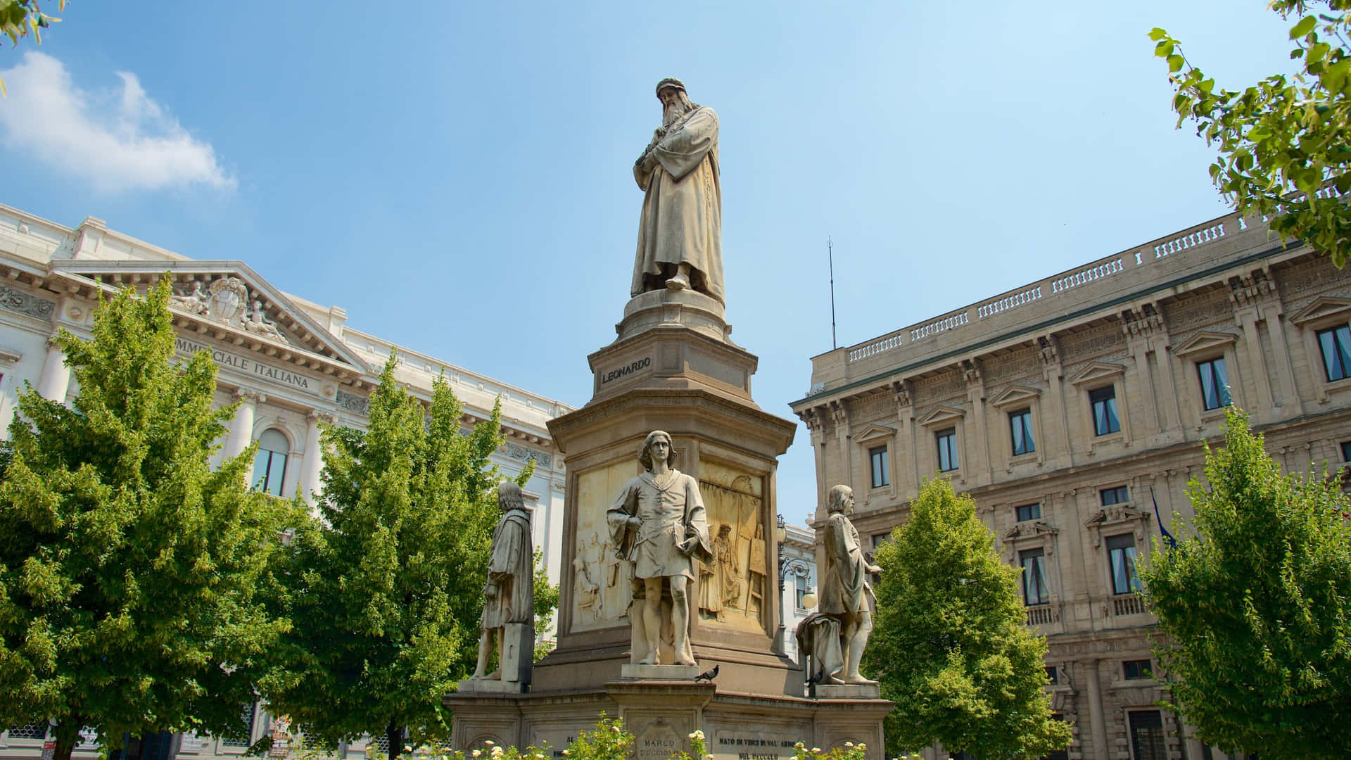La Scala Opera House Statue Low-angle Background