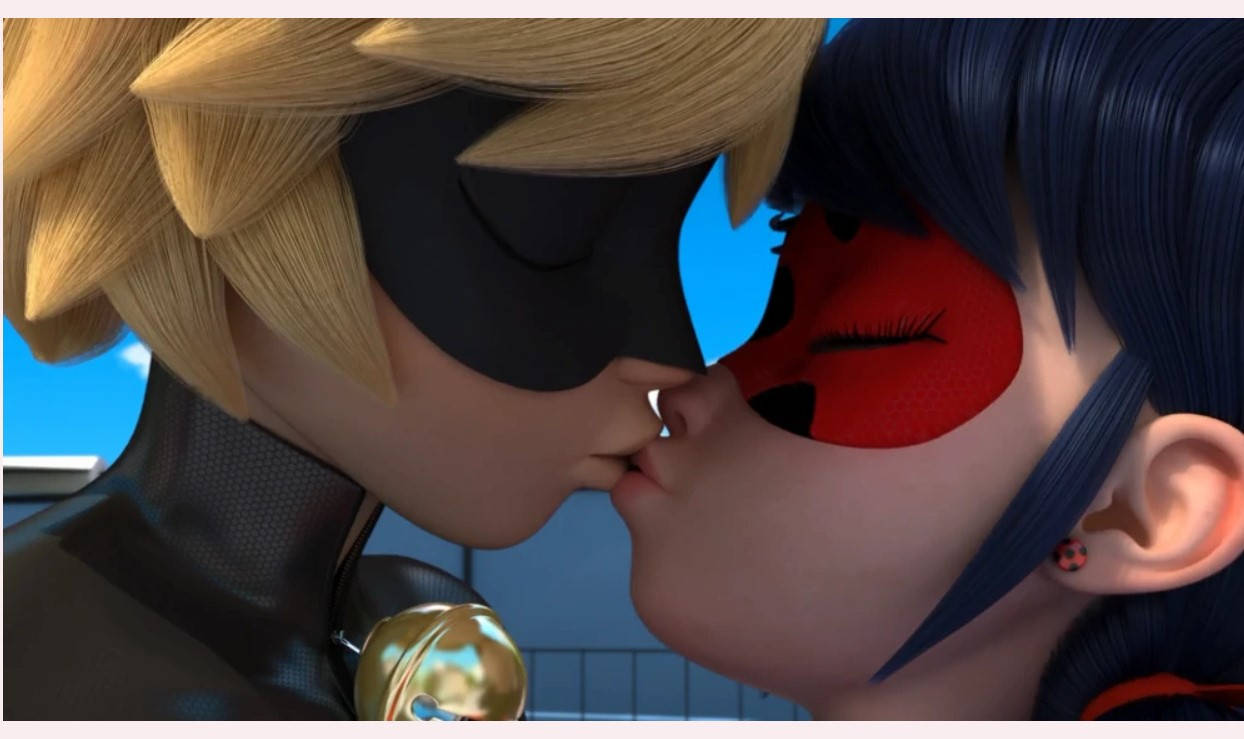 Ladybug And Cat Noir Kiss Romantic Background