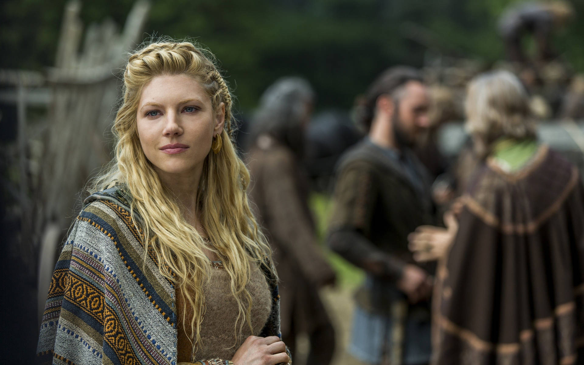 Lagertha With Other Vikings Behind Background