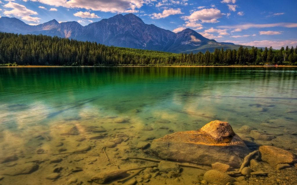 Lake And Mountain Nature Scenery Background