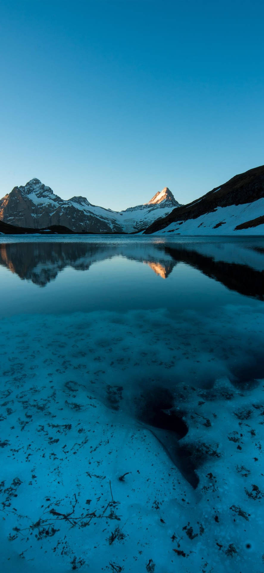 Lake And Mountains Iphone Se 2020 Background