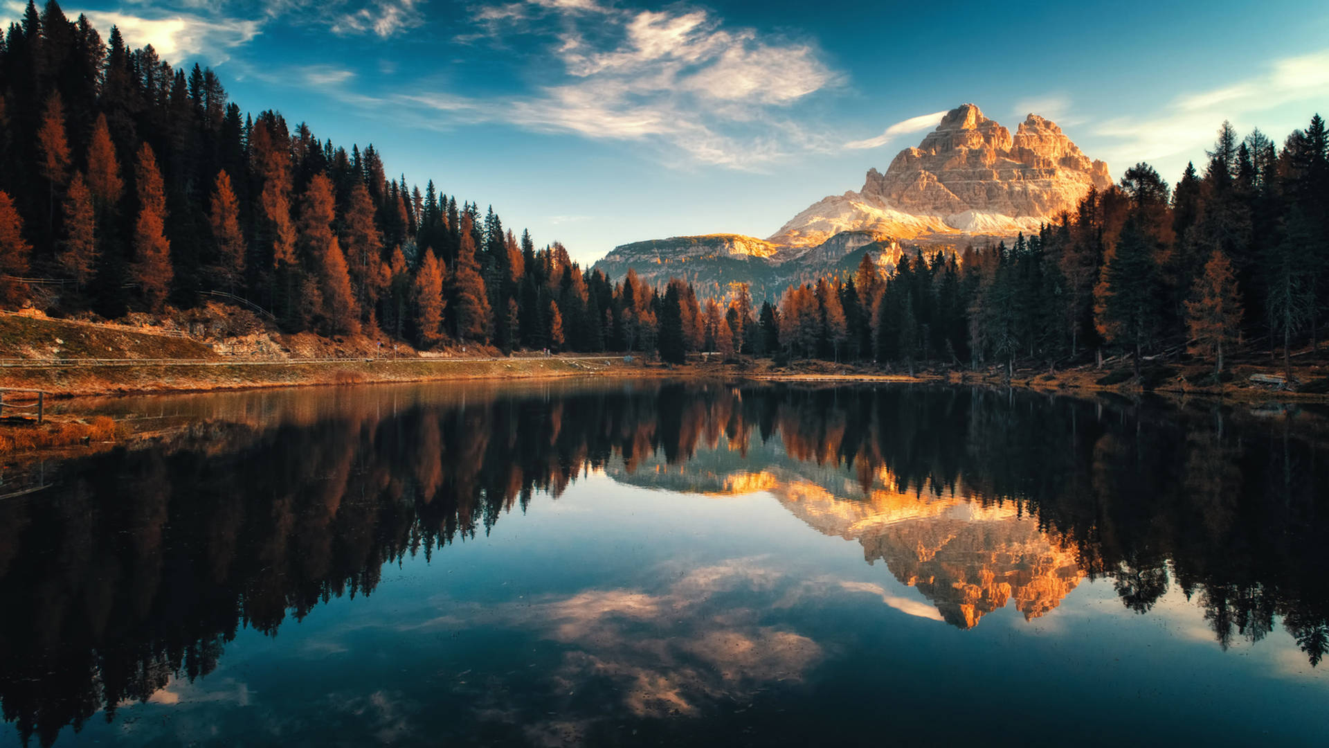 Lake Antorno In Autumn Macbook Background